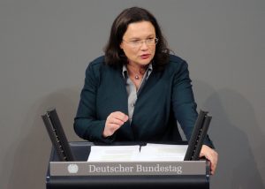 Andrea Nahels am Redepult des Deutschen Bundestages